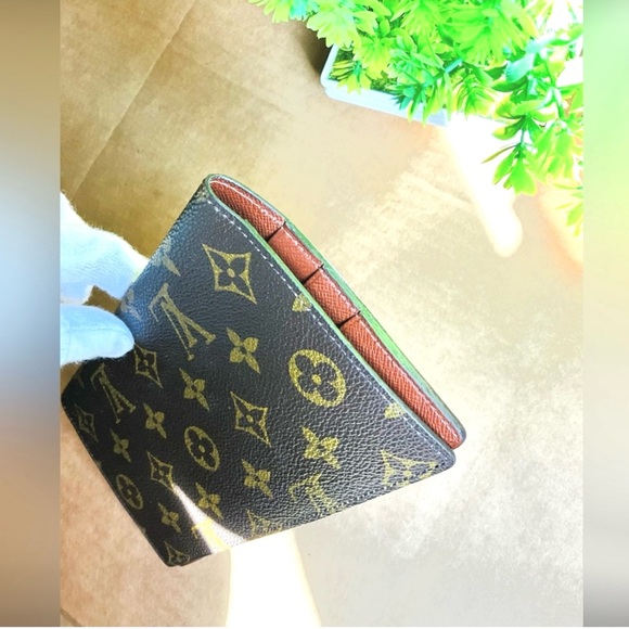 ✅LV EXCELLENT CHECKBOOK BIFOLD WALLET - Picture 11 of 11